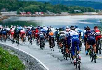Норвежская армия устроила сюрприз для велосипедистов Arctic Race