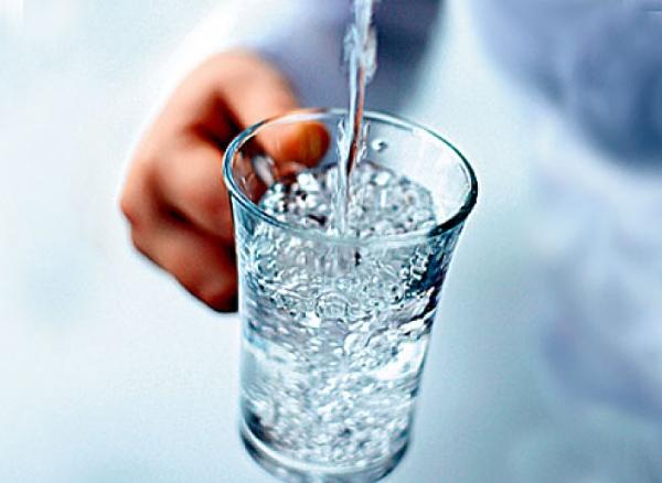 8-10 литров за день — вот смертельная доза воды. В результате — отек легких и мозга .