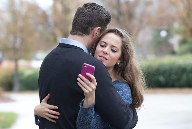 Мобильные телефоны губят романтические отношения